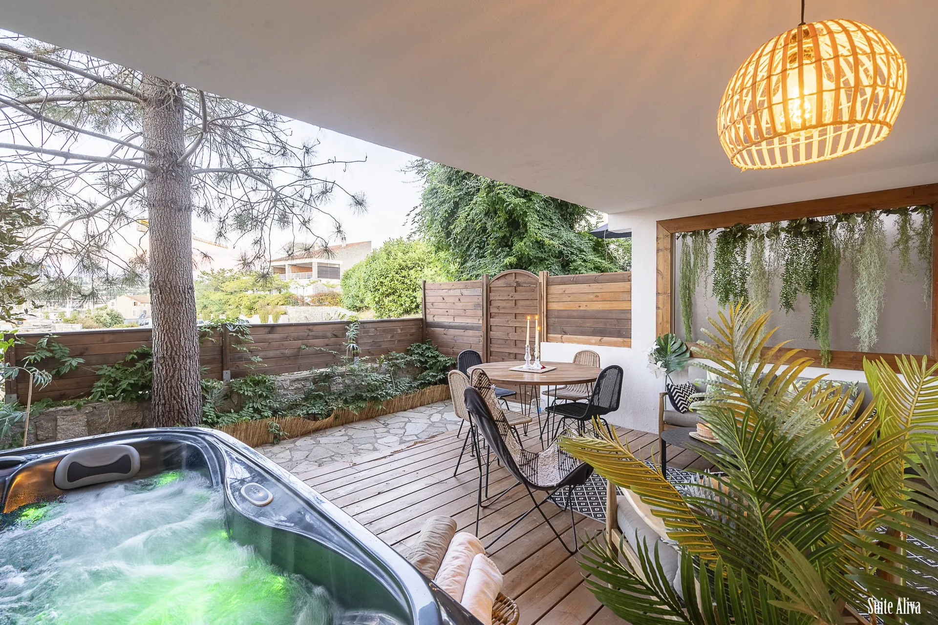 Spa privé sur la terrasse de la suite Aliva
