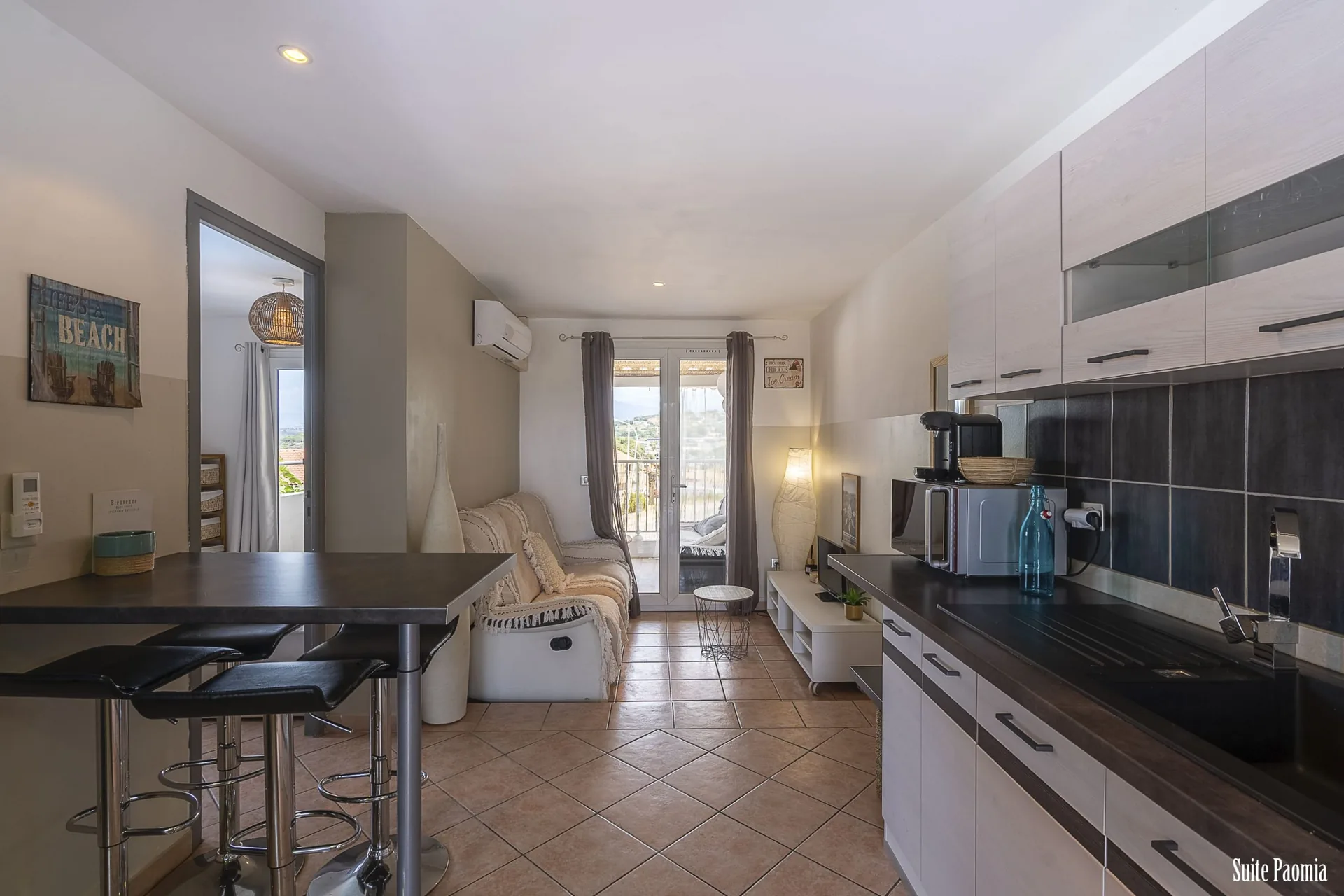 Paomia Suite, interior